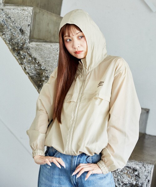 UMBRO（アンブロ）の「UMBRO × PUBLUX/アンブロ ワンポイント刺繍 シアーブルゾン　限定展開（ブルゾン・レディース・ベージュ/グレー・ﾌﾘ-）」の22枚目の写真