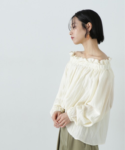 N.（N. Natural Beauty Basic）（エヌエヌナチュラルビューティーベーシック）の「オフショルペーパーバックブラウス（シャツ/ブラウス・レディース・ベージュ/オフホワイト/ブルー・MEDIUM）」の9枚目の写真