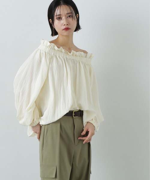 N.（N. Natural Beauty Basic）（エヌエヌナチュラルビューティーベーシック）の「オフショルペーパーバックブラウス（シャツ/ブラウス・レディース・ベージュ/オフホワイト/ブルー・MEDIUM）」の10枚目の写真