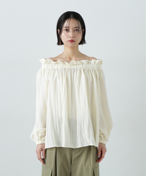 N.（N. Natural Beauty Basic）（エヌエヌナチュラルビューティーベーシック）の「オフショルペーパーバックブラウス（シャツ/ブラウス・レディース・ベージュ/オフホワイト/ブルー・MEDIUM）」の15枚目の写真