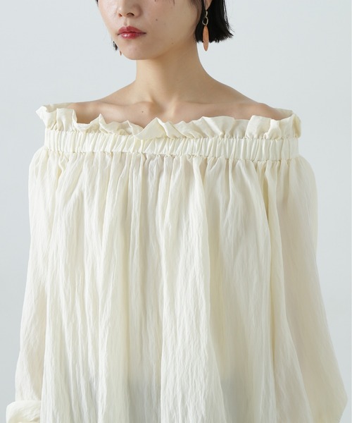 N.（N. Natural Beauty Basic）（エヌエヌナチュラルビューティーベーシック）の「オフショルペーパーバックブラウス（シャツ/ブラウス・レディース・ベージュ/オフホワイト/ブルー・MEDIUM）」の18枚目の写真