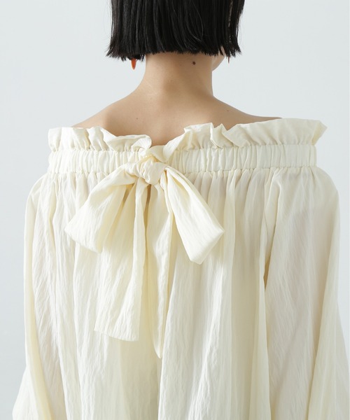 N.（N. Natural Beauty Basic）（エヌエヌナチュラルビューティーベーシック）の「オフショルペーパーバックブラウス（シャツ/ブラウス・レディース・ベージュ/オフホワイト/ブルー・MEDIUM）」の19枚目の写真