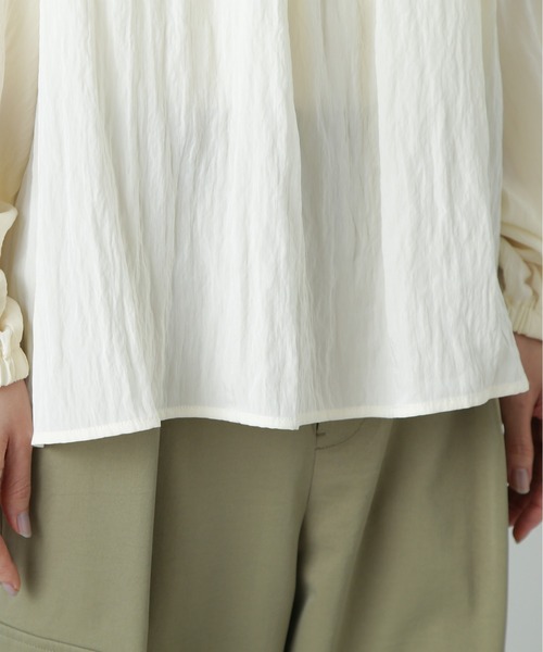 N.（N. Natural Beauty Basic）（エヌエヌナチュラルビューティーベーシック）の「オフショルペーパーバックブラウス（シャツ/ブラウス・レディース・ベージュ/オフホワイト/ブルー・MEDIUM）」の21枚目の写真