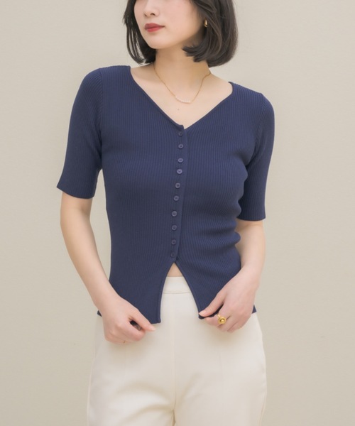 NEUNA(ヌナ)の「ハートネックカーディガン(ニット/セーター・レディース・ネイビー/ベージュ・FREE)」の2枚目の写真