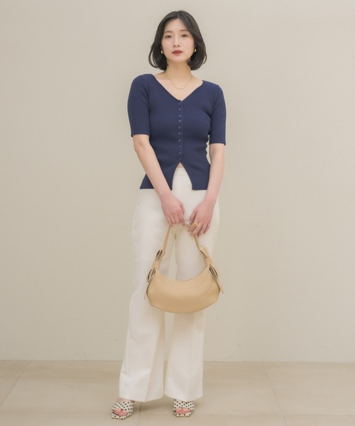 NEUNA(ヌナ)の「ハートネックカーディガン(ニット/セーター・レディース・ネイビー/ベージュ・FREE)」の19枚目の写真