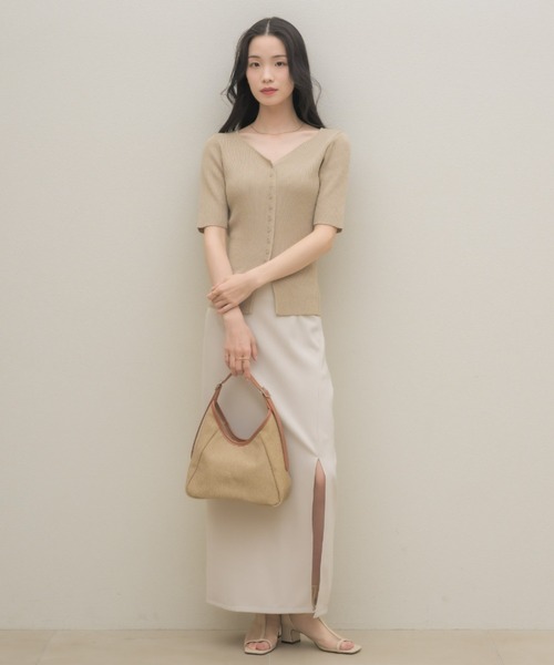 NEUNA(ヌナ)の「ハートネックカーディガン(ニット/セーター・レディース・ネイビー/ベージュ・FREE)」の15枚目の写真