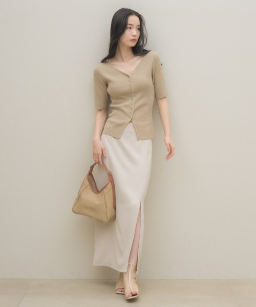 NEUNA(ヌナ)の「ハートネックカーディガン(ニット/セーター・レディース・ネイビー/ベージュ・FREE)」の8枚目の写真