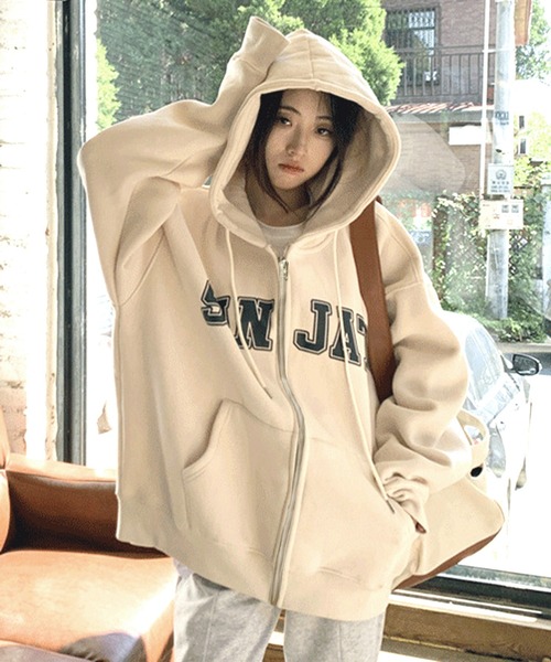 VIBGYOR（ヴィブジョー）の「[NARULA/ナルラ]スポーティー ロゴ ジップアップ パーカー(CZ)（パーカー・レディース・アイボリー/ブラック/グレー・FREE）」の2枚目の写真