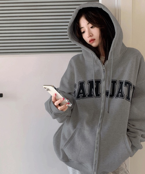 VIBGYOR（ヴィブジョー）の「[NARULA/ナルラ]スポーティー ロゴ ジップアップ パーカー(CZ)（パーカー・レディース・アイボリー/ブラック/グレー・FREE）」の6枚目の写真