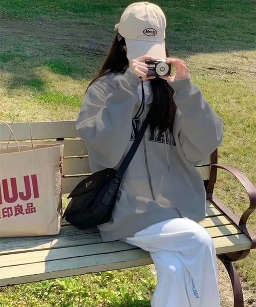 VIBGYOR（ヴィブジョー）の「[NARULA/ナルラ]スポーティー ロゴ ジップアップ パーカー(CZ)（パーカー・レディース・アイボリー/ブラック/グレー・FREE）」の7枚目の写真