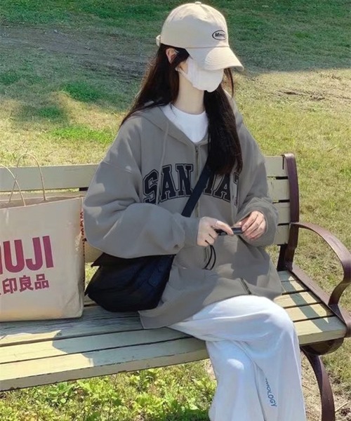 VIBGYOR（ヴィブジョー）の「[NARULA/ナルラ]スポーティー ロゴ ジップアップ パーカー(CZ)（パーカー・レディース・アイボリー/ブラック/グレー・FREE）」の8枚目の写真