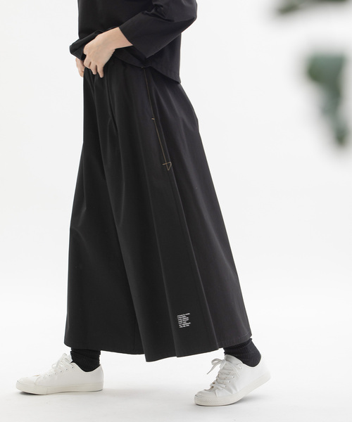 nop de nod(ノップドゥノッド)の「コットンリネンデニム・コットンツイルフレアーマキシパンツ(その他パンツ・レディース・インディゴブルー/ベージュ/ブラック・M)」の12枚目の写真