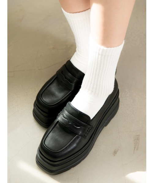 R&E（アールアンドイー）の「【R&E】トリプルソール×スクエアトゥ厚底コインローファー（ローファー・レディース・ブラック系/ブラック/アイボリー・S/M/L/LL）」の12枚目の写真