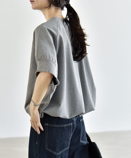 quaranciel(カランシエル)の「quaranciel:〈洗濯機可能〉ライト ポンチ ハーフスリーブ ドロスト ルーズ TEE(Tシャツ/カットソー・レディース・オフホワイト/カーキ/ブラック/ライトグレー・ONE SIZE)」の6枚目の写真
