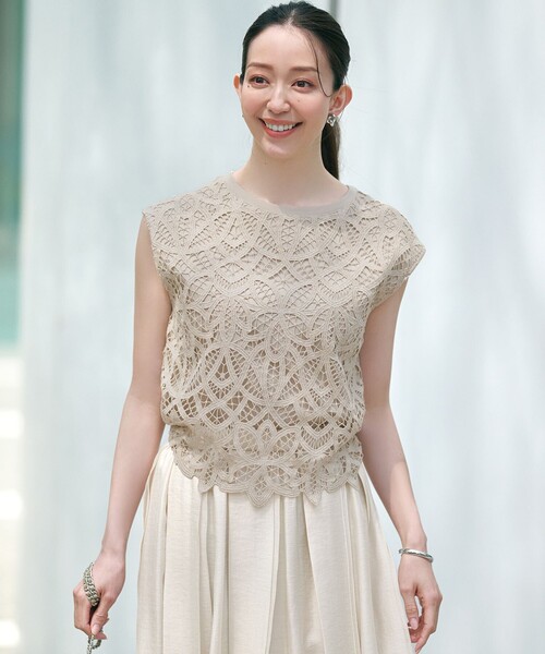 23区 S（ニジュウサンクチイサイサイズ）の「【洗える/汗じみ防止加工】エンブロイダリージャージー フレンチスリーブ カットソー（Tシャツ/カットソー・レディース・ホワイト系/ベージュ系/ブラック系・32）」の3枚目の写真