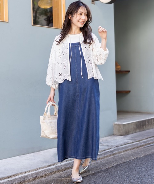 Petit Honfleur（プチオンフルール）の「デニムキャミソールワンピース（ワンピース・レディース・ブルー/ネイビー・11号/9号）」の2枚目の写真