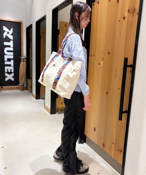 TONE SELECT WEAR(トーンセレクトウェア)の「【BRITTO】 キャンバス トート(トートバッグ・メンズ・ベージュ系その他2/ブラック系その他2/ベージュ系その他/ブラック系その他・FREE)」の5枚目の写真