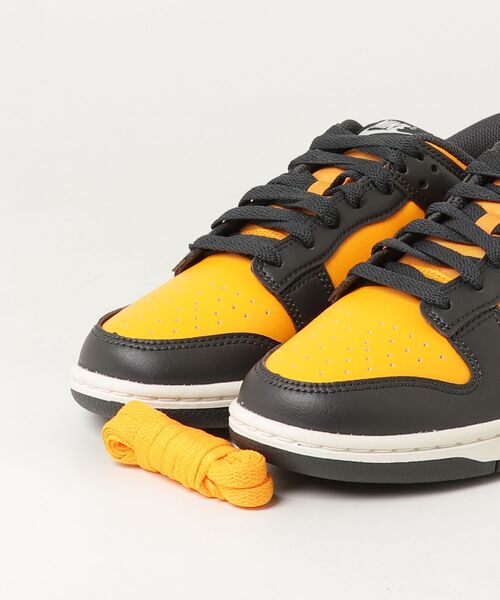 NIKE（ナイキ）の「DUNK LOW RETRO（スニーカー・メンズ・ブラック×イエロー・26.0cm/27.5cm/26.5cm/28.0cm/27.0cm/25.5cm/29.0cm/28.5cm）」の12枚目の写真