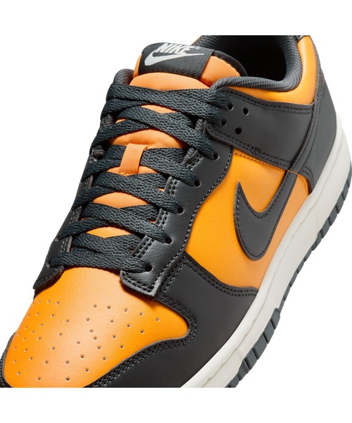 NIKE（ナイキ）の「DUNK LOW RETRO（スニーカー・メンズ・ブラック×イエロー・26.0cm/27.5cm/26.5cm/28.0cm/27.0cm/25.5cm/29.0cm/28.5cm）」の8枚目の写真