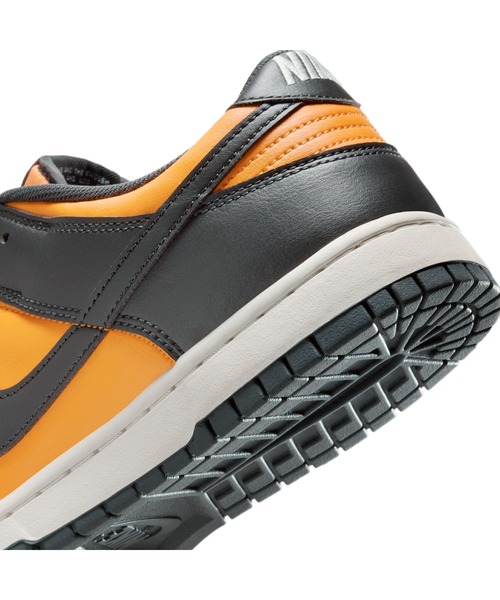 NIKE（ナイキ）の「DUNK LOW RETRO（スニーカー・メンズ・ブラック×イエロー・26.0cm/27.5cm/26.5cm/28.0cm/27.0cm/25.5cm/29.0cm/28.5cm）」の9枚目の写真