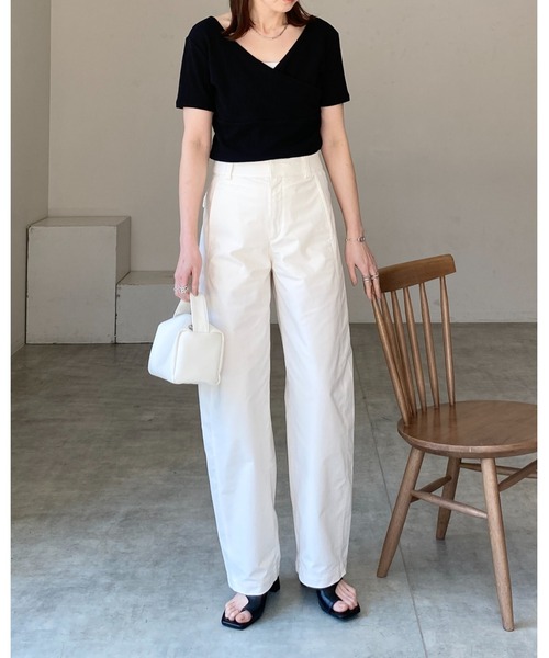 She's Closet(シーズクローゼット)の「2wayカシュクールボートネック/Vネック半袖Tシャツ(Tシャツ/カットソー・レディース・ブラック/アイボリー・FREE)」の13枚目の写真