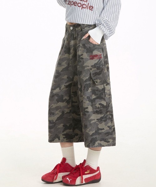 FreeZone(フリーゾーン)の「カーゴカモワイドパンツ(カーゴパンツ・メンズ・ダークグレー・S/M/L)」の4枚目の写真