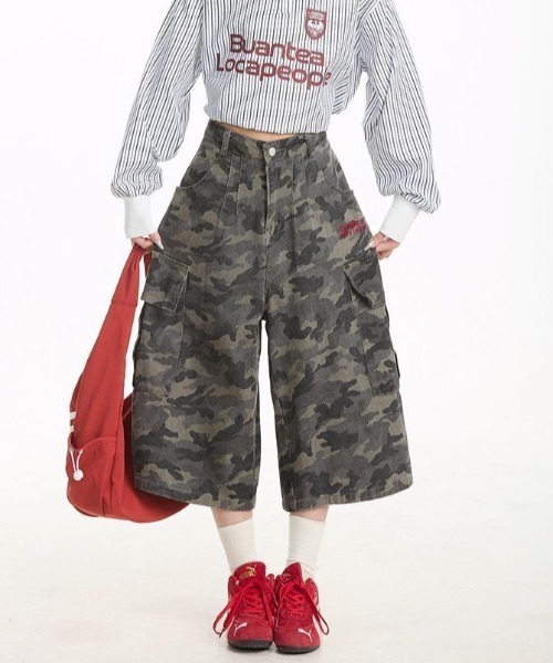FreeZone(フリーゾーン)の「カーゴカモワイドパンツ(カーゴパンツ・メンズ・ダークグレー・S/M/L)」の10枚目の写真