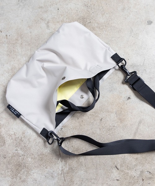 SPRUCE（スプルース）の「EM:A5 撥水 エシム2WAYトート（トートバッグ・レディース・ブラック/グレイッシュベージュ/パープル/オレンジ・FREE）」の5枚目の写真