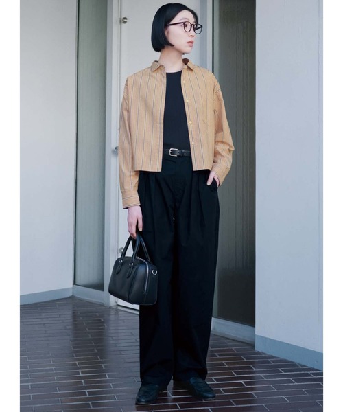 THREE FIFTY STANDARD(スリーフィフティースタンダード)の「THREE FIFTY STANDARD クロップド丈のストライプシャツ〈シナモンベージュ〉(シャツ/ブラウス・レディース・ベージュ・M/L/LL/3L)」の2枚目の写真