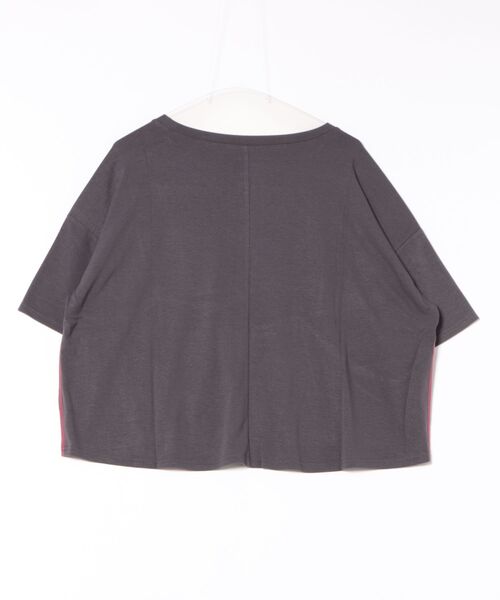 Q(キュー)の「ショルダーラインリラックストップス(Tシャツ/カットソー・レディース・ホワイト/チャコールグレー・MEDIUM)」の5枚目の写真
