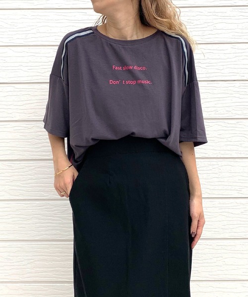 Q(キュー)の「ショルダーラインリラックストップス(Tシャツ/カットソー・レディース・ホワイト/チャコールグレー・MEDIUM)」の14枚目の写真