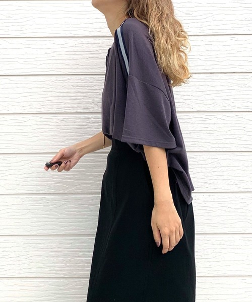 Q(キュー)の「ショルダーラインリラックストップス(Tシャツ/カットソー・レディース・ホワイト/チャコールグレー・MEDIUM)」の15枚目の写真