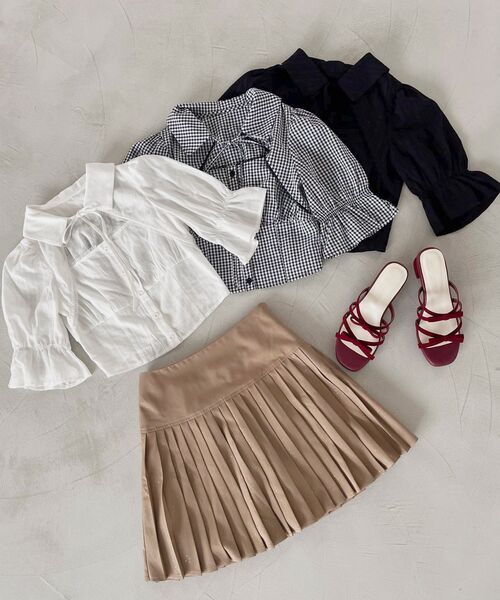 MAJESTIC LEGON（マジェスティックレゴン）の「デコルテオープンブラウス（シャツ/ブラウス・レディース・ブラック/オフホワイト/ブラック系その他・MEDIUM）」の2枚目の写真