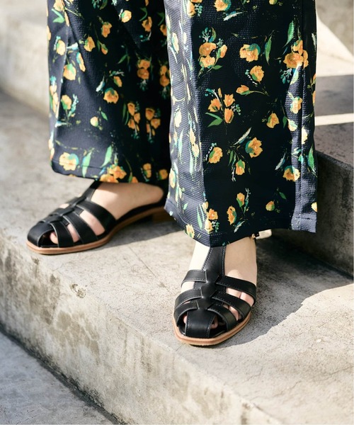 SLOBE IENA(スローブイエナ)の「《WEB限定/追加》SLOBE レザーグルカサンダル(サンダル・レディース・ブラック/ベージュ・23cm/23.5cm/24cm/24.5cm)」の8枚目の写真