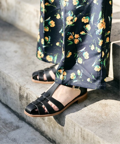 SLOBE IENA(スローブイエナ)の「《WEB限定/追加》SLOBE レザーグルカサンダル(サンダル・レディース・ブラック/ベージュ・23cm/23.5cm/24cm/24.5cm)」の7枚目の写真