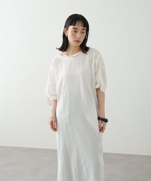 OMEKASI オメカシ ⿻ コットン ギャザー ワイドワンピース 白 ルーズ Omekashi（オメカシ）の「ギャザーオフショルワンピース（ワンピース