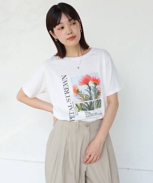 Bou Jeloud(ブージュルード)の「フォトフラワーTシャツ(Tシャツ/カットソー・レディース・オフホワイト/チャコールグレー・38)」の3枚目の写真