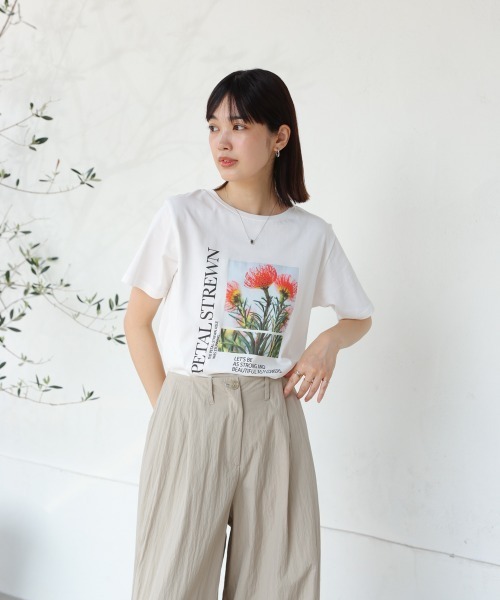 Bou Jeloud(ブージュルード)の「フォトフラワーTシャツ(Tシャツ/カットソー・レディース・オフホワイト/チャコールグレー・38)」の5枚目の写真