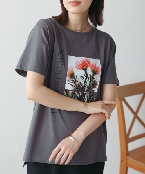 Bou Jeloud(ブージュルード)の「フォトフラワーTシャツ(Tシャツ/カットソー・レディース・オフホワイト/チャコールグレー・38)」の17枚目の写真