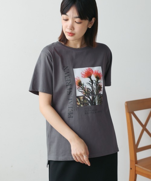 Bou Jeloud(ブージュルード)の「フォトフラワーTシャツ(Tシャツ/カットソー・レディース・オフホワイト/チャコールグレー・38)」の19枚目の写真