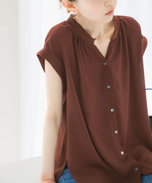 URBAN RESEARCH ROSSO WOMEN（アーバンリサーチ　ロッソ）の「『WEB限定』シャーリングスキッパーブラウス（シャツ/ブラウス・レディース・ブラウン/ミント/ライトベージュ・FREE）」の2枚目の写真