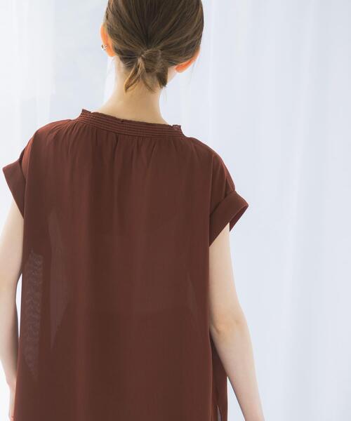 URBAN RESEARCH ROSSO WOMEN（アーバンリサーチ　ロッソ）の「『WEB限定』シャーリングスキッパーブラウス（シャツ/ブラウス・レディース・ブラウン/ミント/ライトベージュ・FREE）」の7枚目の写真