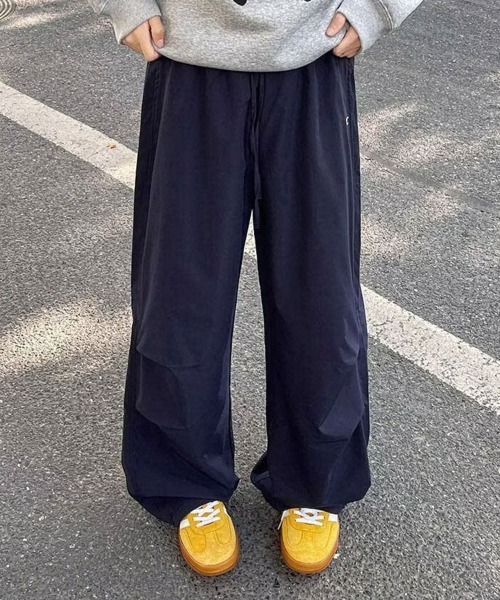SallyLunn(サリーラン)の「ワイドシルエットドローストリングパンツ(チノパンツ・レディース・ネイビー/ブラック・LARGE/MEDIUM)」の3枚目の写真