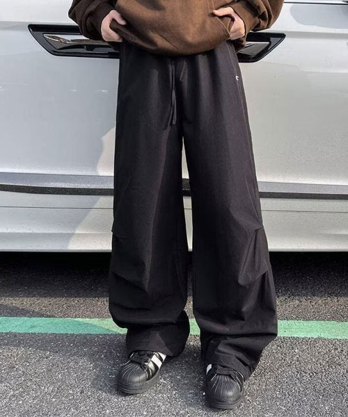 SallyLunn(サリーラン)の「ワイドシルエットドローストリングパンツ(チノパンツ・レディース・ネイビー/ブラック・LARGE/MEDIUM)」の4枚目の写真