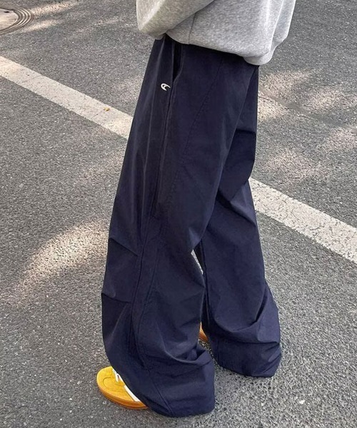 SallyLunn(サリーラン)の「ワイドシルエットドローストリングパンツ(チノパンツ・レディース・ネイビー/ブラック・LARGE/MEDIUM)」の6枚目の写真