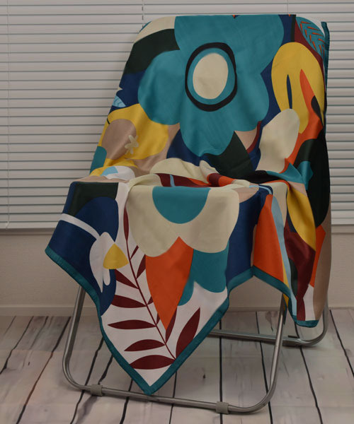 TONE SELECT GOODS（トーンセレクトグッズ）の「【resonance】花柄 レトロ シルクタッチ 大判スカーフ【マルチウェイ】（バンダナ/スカーフ・レディース・ワイン系/オレンジ系/グリーン系/ネイビー系・FREE）」の12枚目の写真