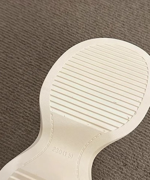 SANSeLF（サンセルフ）の「【SANSeLF】 メタリック ダブルストラップ サンダル ウェーブソール 厚底 フラット sas25s002（サンダル・レディース・アイボリー/ブラック/シルバー・39/38/37/36）」の6枚目の写真