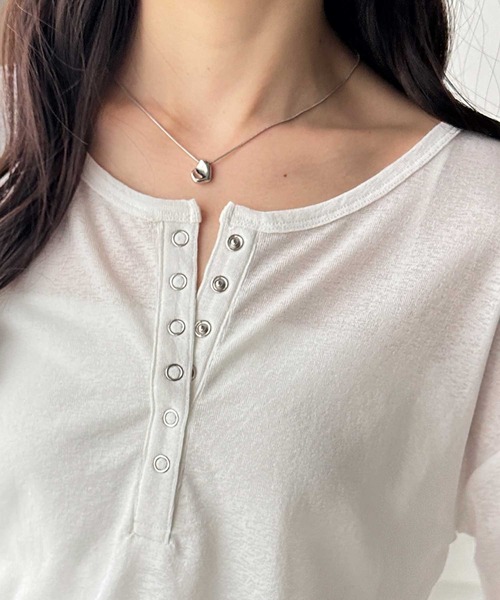 GeeRA(ジーラ)の「【S-LLサイズ/5色展開】前後2WAYシアースラブヘンリーネックロングTシャツ(Tシャツ/カットソー・レディース・ブラウン/オフホワイト/グレー/ブラック/ホワイト×ブラック・SMALL/MEDIUM/LARGE/X-LARGE)」の7枚目の写真