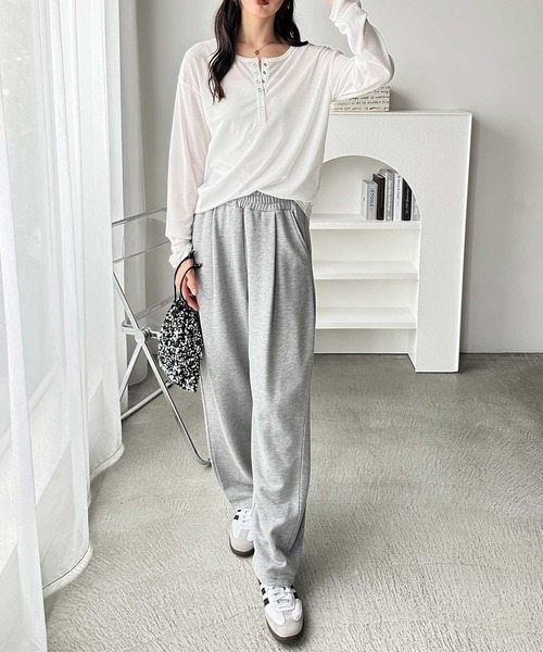 GeeRA(ジーラ)の「【S-LLサイズ/5色展開】前後2WAYシアースラブヘンリーネックロングTシャツ(Tシャツ/カットソー・レディース・ブラウン/オフホワイト/グレー/ブラック/ホワイト×ブラック・SMALL/MEDIUM/LARGE/X-LARGE)」の9枚目の写真