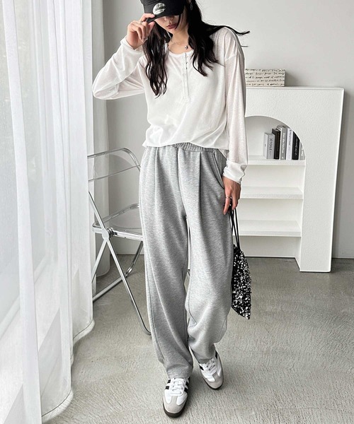 GeeRA(ジーラ)の「【S-LLサイズ/5色展開】前後2WAYシアースラブヘンリーネックロングTシャツ(Tシャツ/カットソー・レディース・ブラウン/オフホワイト/グレー/ブラック/ホワイト×ブラック・SMALL/MEDIUM/LARGE/X-LARGE)」の8枚目の写真